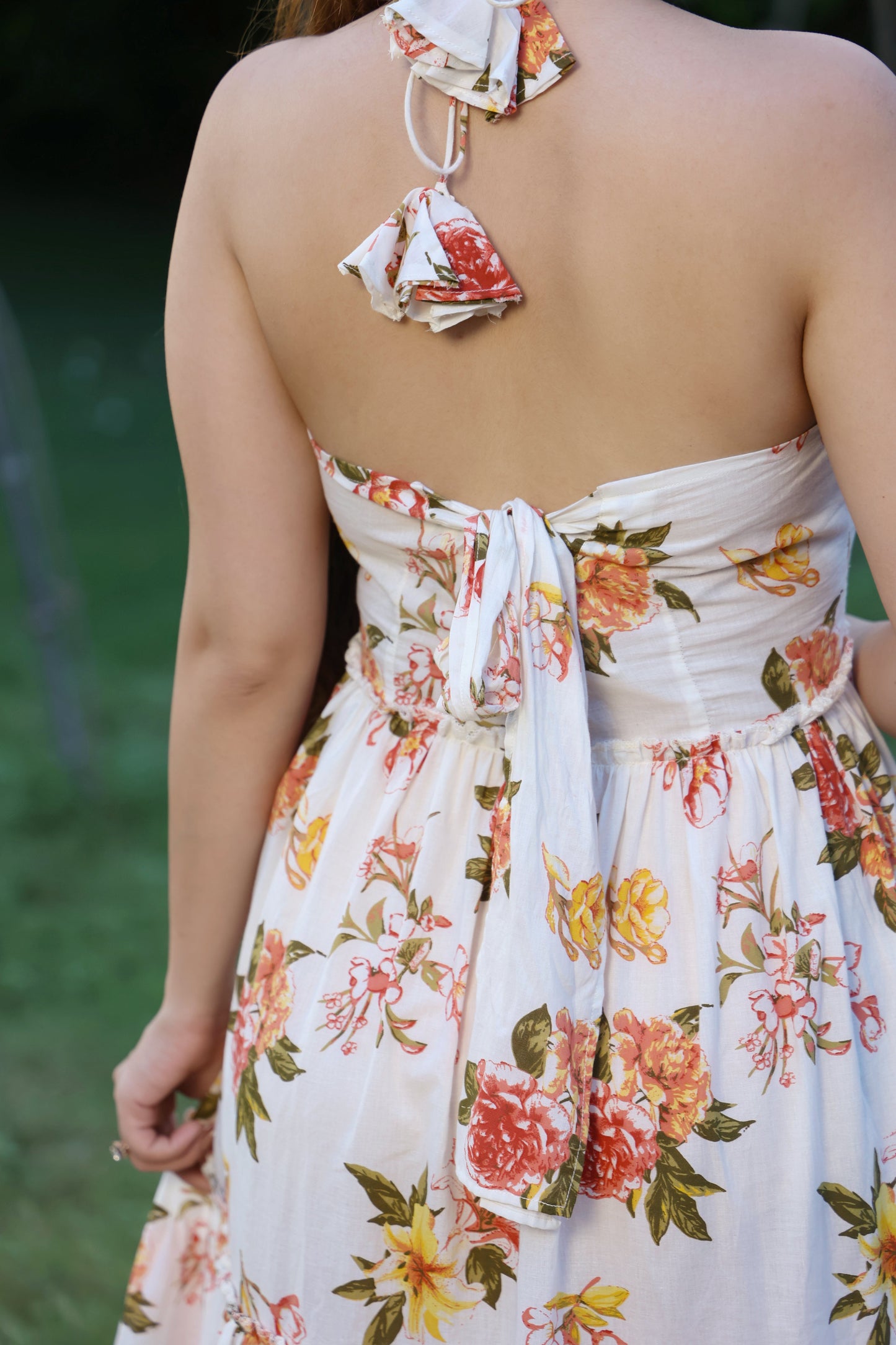 WHITE VACAY  FLORAL BACKLESS FLARED GOWN